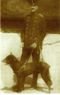 Fréderic louis Dobermann et son chien (dobermann)